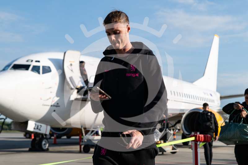 Piłka Nożna: Liga Konferencji Uefa. Przylot pilkarzy Chelsea Londyn. - Agencja Fotograficzna